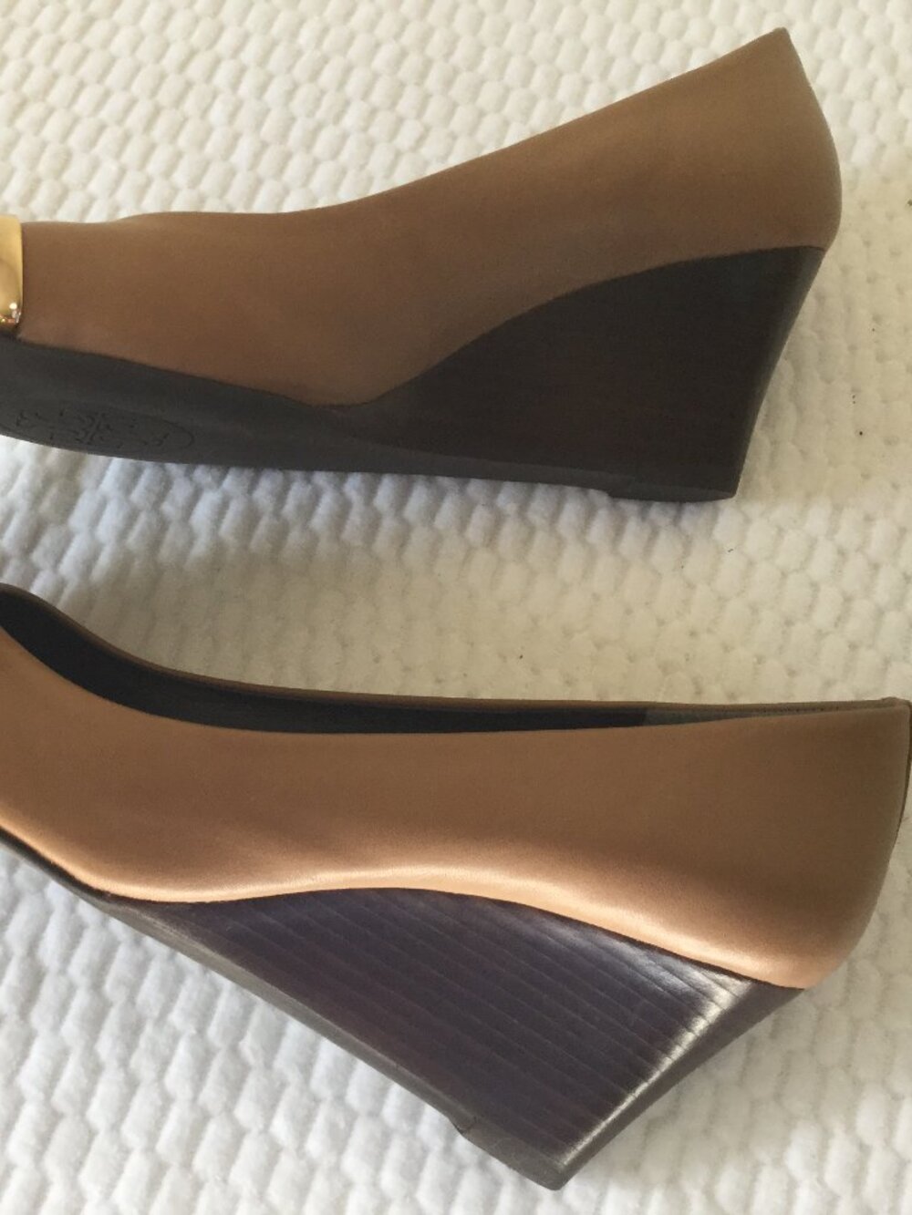 Tory Burch Women Size 9.5 Clay Beige Calf Black patent Wedge Shoes Heels 2.5" - Picture 11 of 12